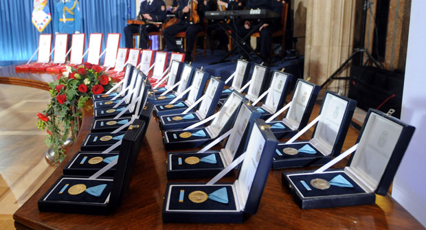 Земану и Хандкеу ордени за Сретење: Ово су добитници највиших признања поводом дана државности, које ће уручити председник Вучић